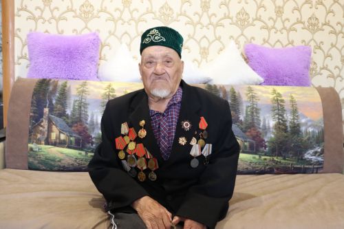Әлки районының бердән-бер исән Бөек Ватан сугышы ветераны Хазим Фәхретдиновка 101 яшь тулды