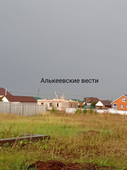 Әлки районында җил-давыл дистәдән артык йорт түбәләрен туздырган