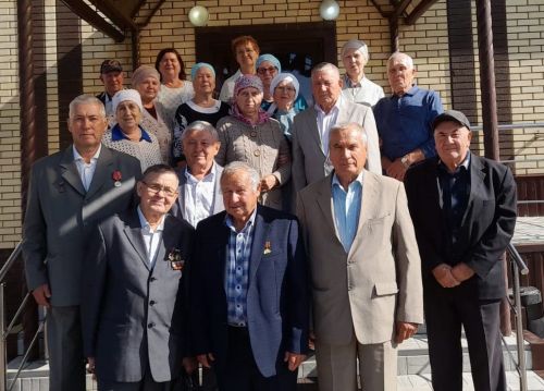 В Базарных Матаках прошла встреча выпускников, окончивших школу 58 лет назад