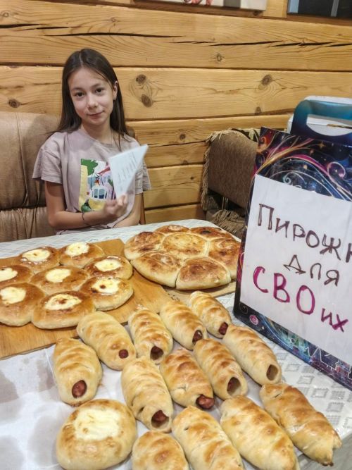 Әлки районы укучысы хәрбиләргә пирожкилар пешереп җибәргән