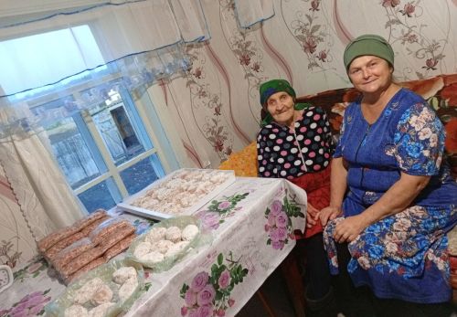 Сотрудники Верхнекачеевского сельского клуба делают добрые дела