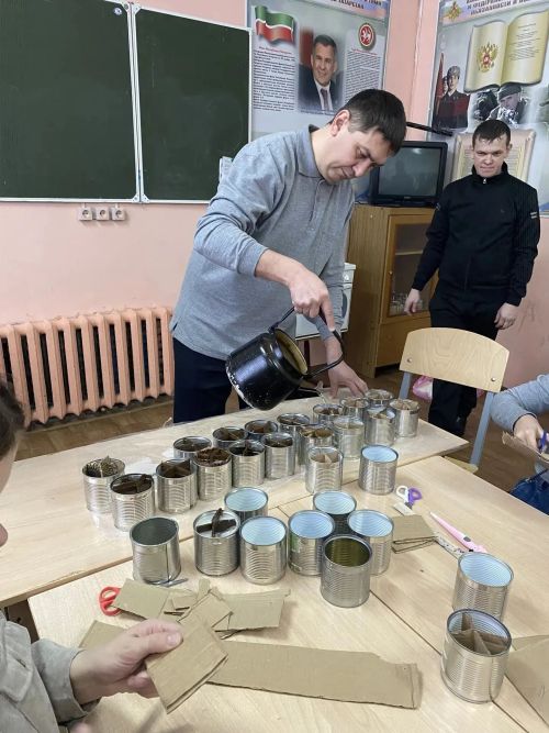 В Базарно-Матакской школе Алькеевского района изготовили окопные свечи для участников СВО
