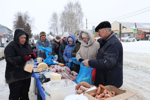 Базарлы Матак үзәгендә Май чабу бәйрәме уңаеннан ярминкә оештырылды