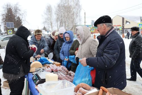 Базарлы Матак үзәгендә Май чабу бәйрәме уңаеннан ярминкә оештырылды