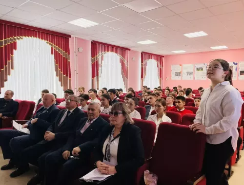“Фидакарь хезмәт һәм хәрби батырлык белән Ватанны данлыйбыз” дигән парламент дәресе узды