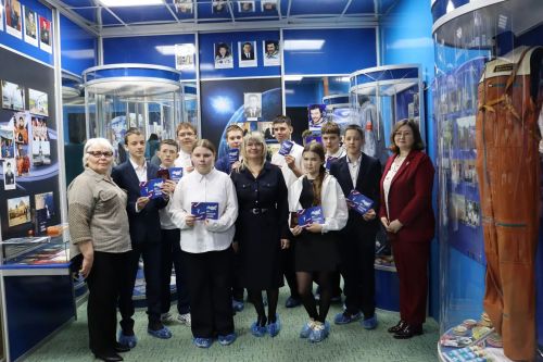 14 яше тулган әлкилеләргә паспорт тапшырылды