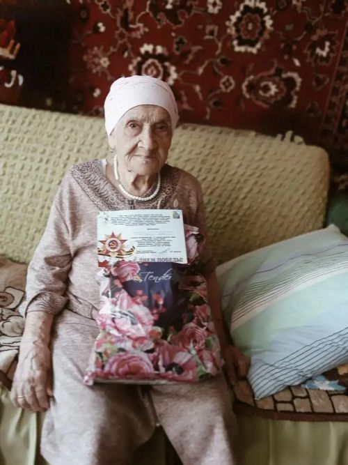 Бөек Ватан сугышы ветераннары Әлки муниципаль районы башлыгыннан бүләкләр алдылар