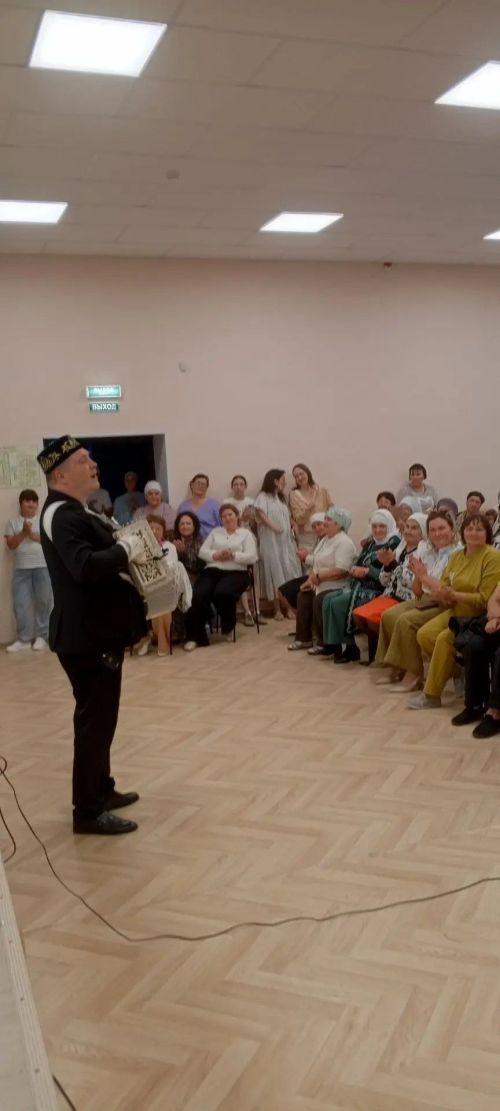 ТРның атказанган һәм Халык артисты Әсхәт Хисмәтов Түбән Әлкигә концерт белән кайтты