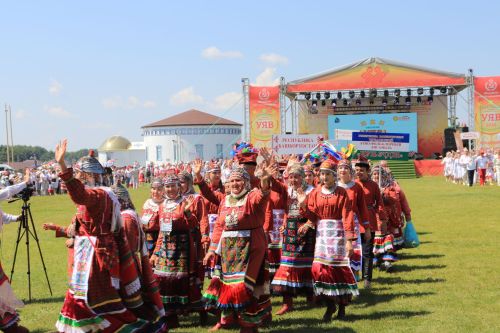 Россия халыкларының традицион мәдәнияте фестивале Әлки җирендә зур колач белән узды
