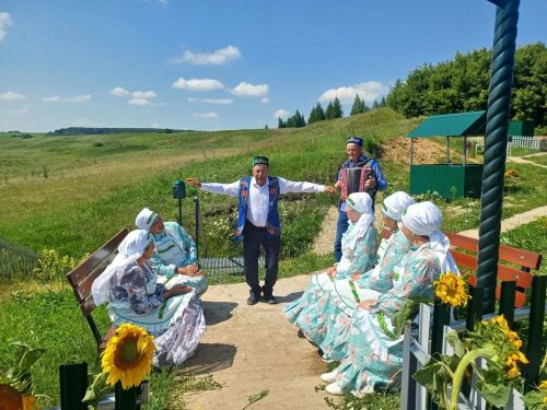 Карамалы һәм Иске Камка авылы мәдәният йорты хезмәткәрләре фольклор кичәсе уздырдылар