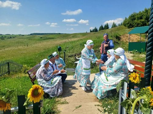 Карамалы һәм Иске Камка авылы мәдәният йорты хезмәткәрләре фольклор кичәсе уздырдылар