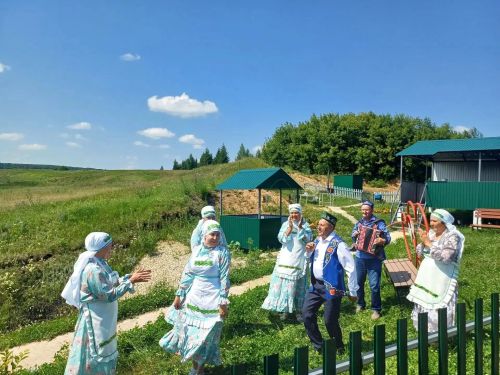 Карамалы һәм Иске Камка авылы мәдәният йорты хезмәткәрләре фольклор кичәсе уздырдылар