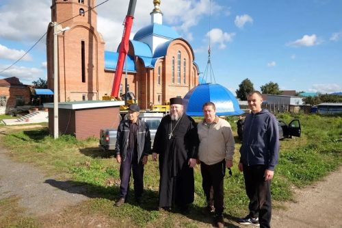 В селе Базарные Матаки установили купол на храм