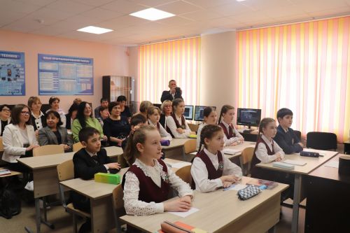 В гимназии имени Наби Даули прошел семинар