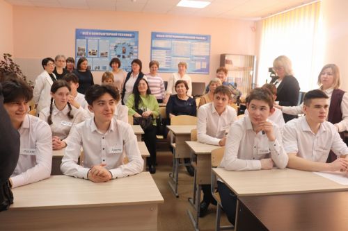 В гимназии имени Наби Даули прошел семинар