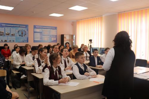 В гимназии имени Наби Даули прошел семинар