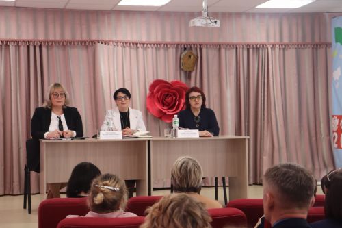 В гимназии имени Наби Даули прошел семинар