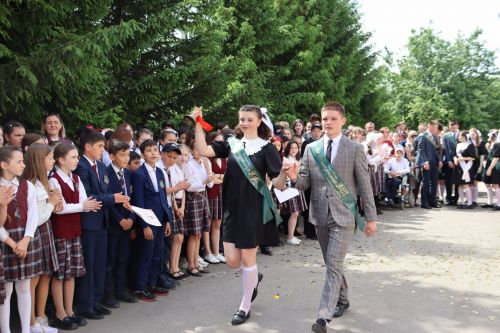 Последний звонок в гимназии имени Наби Даули