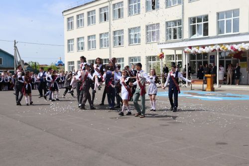 Последний звонок в Базарно-Матакской школе