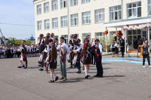 Последний звонок в Базарно-Матакской школе
