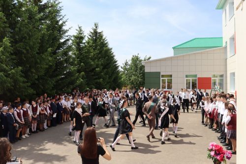 Последний звонок в гимназии имени Наби Даули