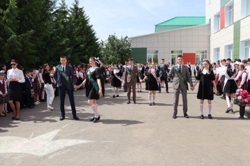 Последний звонок в гимназии имени Наби Даули