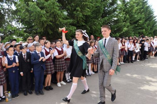 Последний звонок в гимназии имени Наби Даули