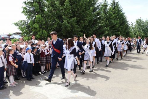 Последний звонок в гимназии имени Наби Даули