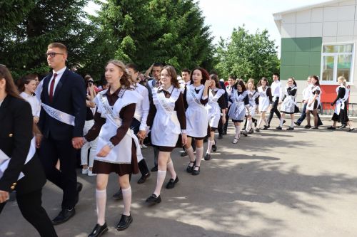 Последний звонок в гимназии имени Наби Даули