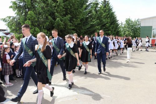 Последний звонок в гимназии имени Наби Даули