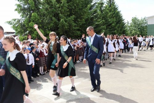 Последний звонок в гимназии имени Наби Даули