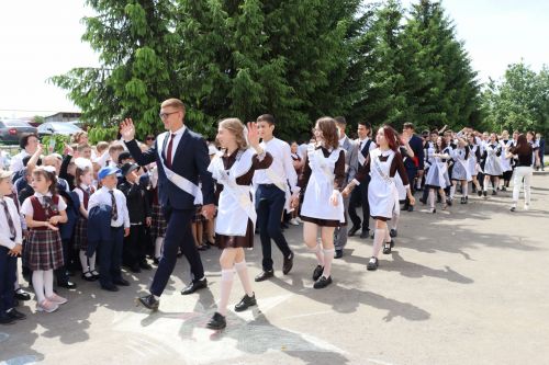 Последний звонок в гимназии имени Наби Даули