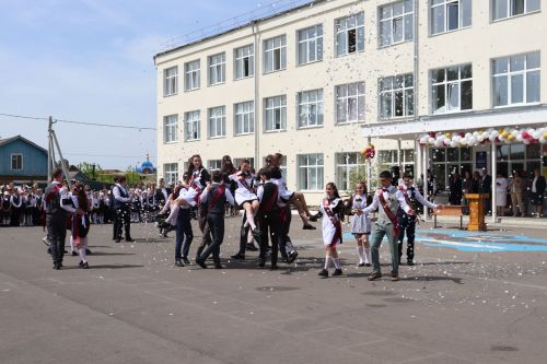 Последний звонок в Базарно-Матакской школе