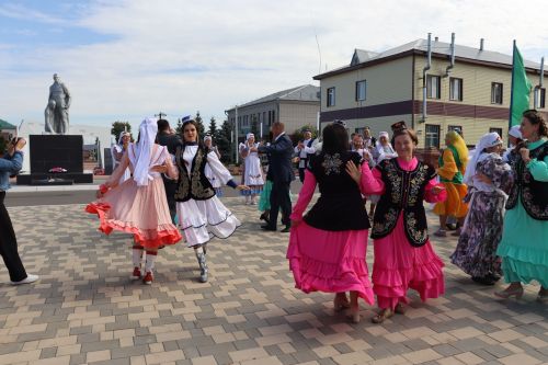 В Центральном парке райцентра отпраздновали День Республики