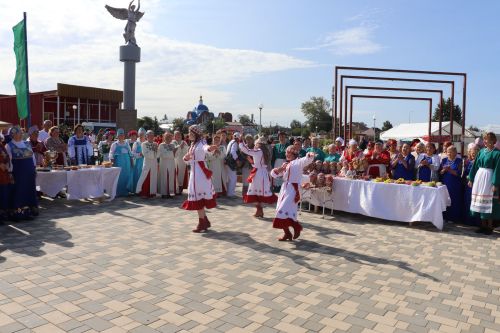В Центральном парке райцентра отпраздновали День Республики