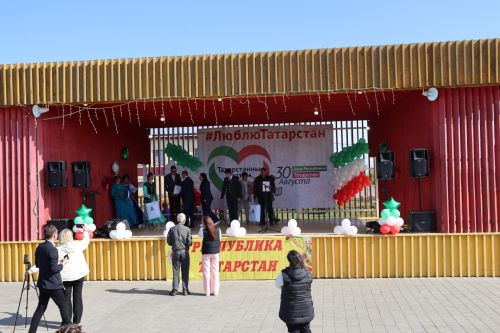 В Центральном парке райцентра отпраздновали День Республики