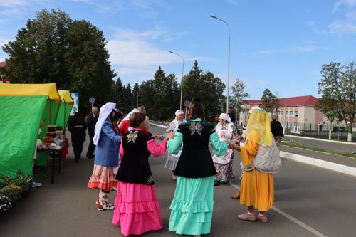 В Центральном парке райцентра отпраздновали День Республики