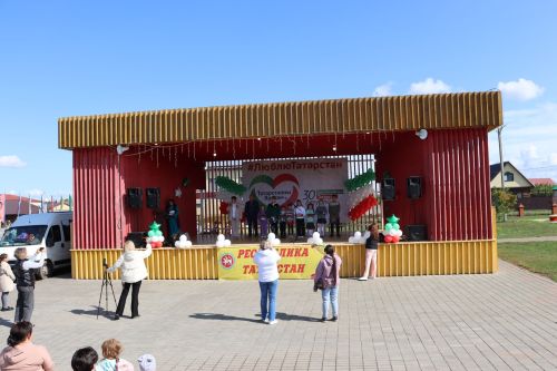 В Центральном парке райцентра отпраздновали День Республики