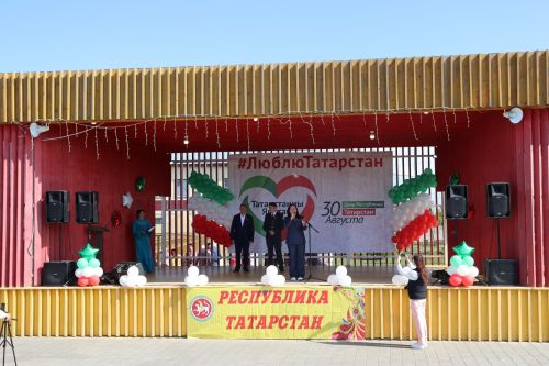 В Центральном парке райцентра отпраздновали День Республики