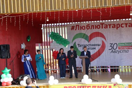 В Центральном парке райцентра отпраздновали День Республики