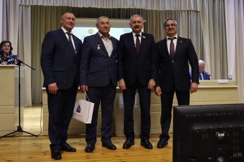 С рабочим визитом в Алькеевский район приехал премьер-министра РТ Василь Шайхразиев