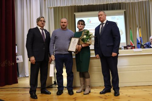 С рабочим визитом в Алькеевский район приехал премьер-министра РТ Василь Шайхразиев