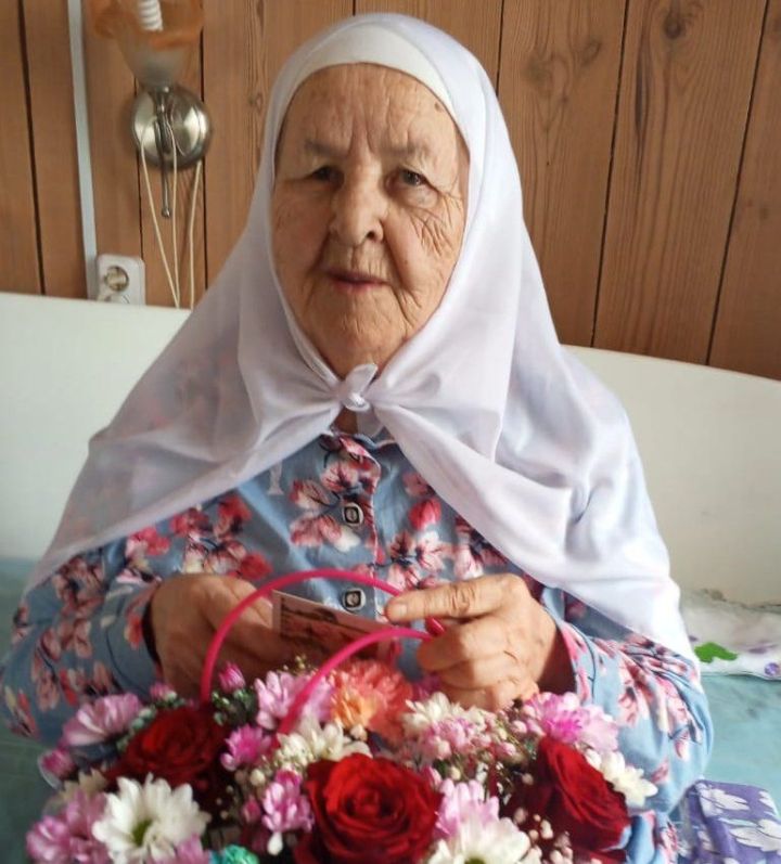 Знаменательный юбилей своего 90-летия отметила  Назия Гатауллина