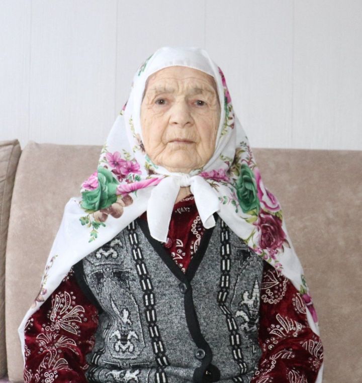 Югары Әлморза авылыннан 90 яшьлек Рәшидә Зарипова – тол калган фронтовик хатыны