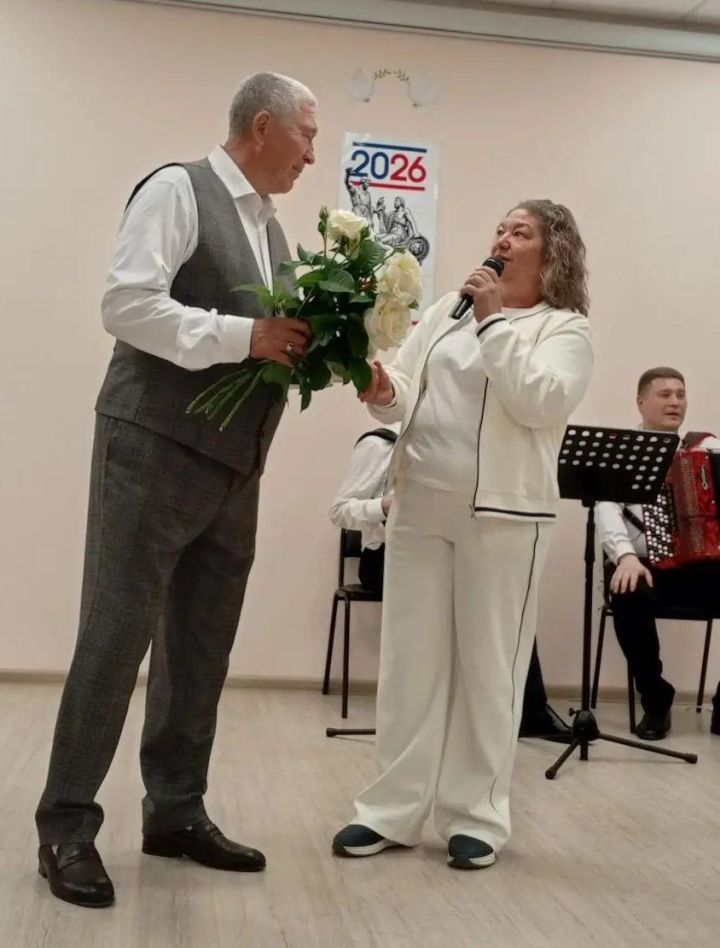 ТРның атказанган һәм Халык артисты Әсхәт Хисмәтов Түбән Әлкигә концерт белән кайтты