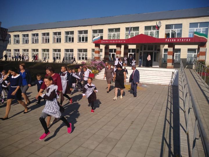 В Юхмачинской средней школе проводятся различные мероприятия, направленные портив экстремизма
