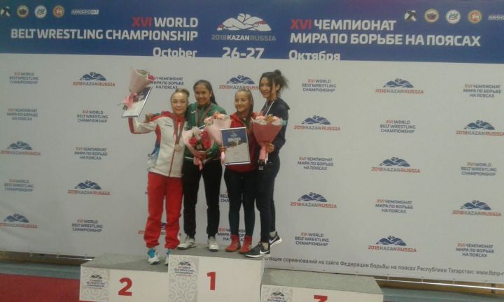 Регина Нуретдинова из Алькеевского района стала бронзовым призером чемпионата мира по борьбе на поясах, который прошел в Казани