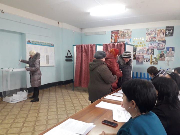 В Борискинский избирательный участок последний избиратель пришел на участок за 10 минут до его закрытия, – говорит Юлия Шатунова