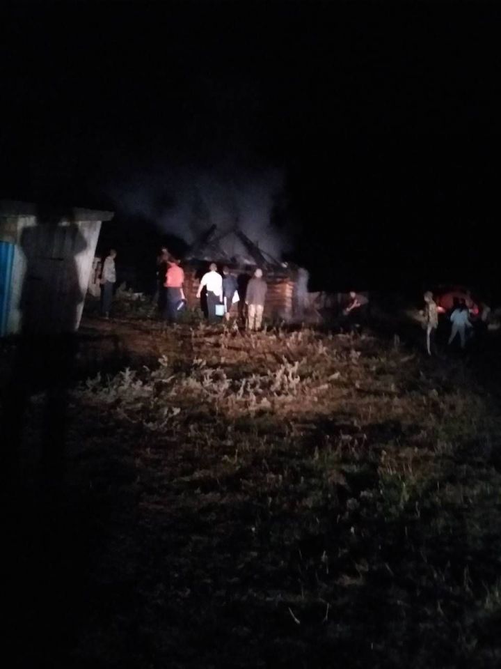 Пожар в деревне Садиково Алькеевского района выявил немало недостатков. ФОТО