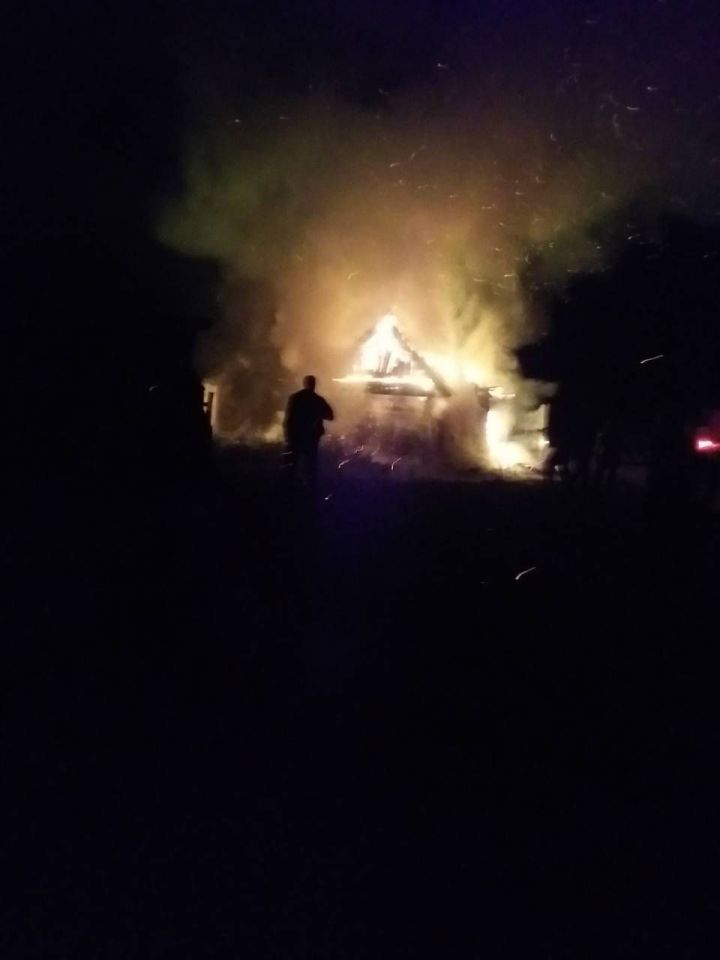 Пожар в деревне Садиково Алькеевского района выявил немало недостатков. ФОТО